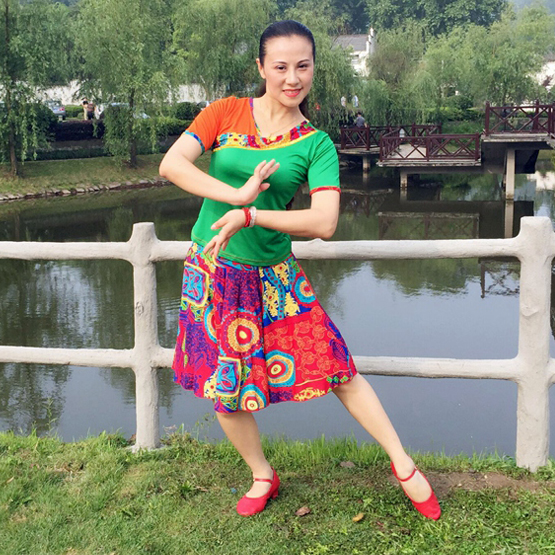 兰草莞儿杨艺春英格格广场舞服装 夏款短袖裙子舞蹈服藏族傣族服