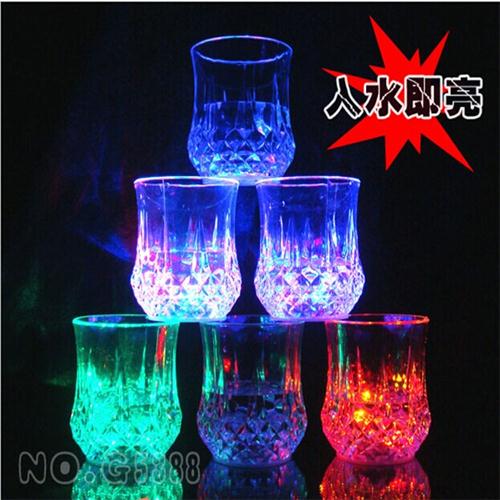 七彩發光菠蘿杯 入水即亮水感應閃光杯 酒吧生日禮物創意杯子在類目 家居飾品, 創意飾品, 搞怪杯子中 - 來自Buy2taobao.com提供專業的淘寶代購服務