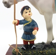 蒙古族特色树脂摆件 内蒙古工艺品 蒙古儿童牵马摆设蒙古娃娃