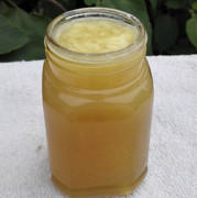蜂蜜纯天然农家原蜜按比例，加入蜂王浆调成王浆，蜜玻璃瓶装500g