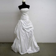 九九新婚纱(新婚纱)白色，抹胸珠片绣修身显瘦新娘，拍照绑带拖尾礼服hh638