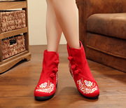红色绣花鞋女结婚中式冬季加绒平底中国风汉服，鞋子女绣花鞋配汉服
