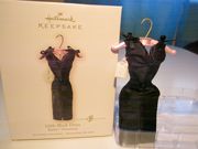 barbie Hallmark 2007 黑色连衣裙 粉色衣架 珍藏版芭比娃娃配件
