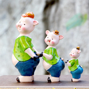 创意一家三口树脂娃娃工艺品猪，卡通动物摆件，客厅田园搁板小装饰品