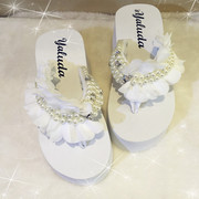 白色蕾丝韩潮版花朵珍珠水钻宝石，松糕厚底坡跟高凉鞋(高凉鞋，)人字沙滩拖鞋
