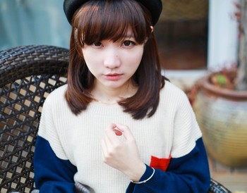 <em>毛衣搭配</em>_【暖房】韩国 口袋拼接米藏<em>蓝灰</em>枣红