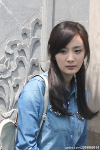 北爱38集里<em>杨幂穿的</em>军绿色短棉服哪里有卖呀