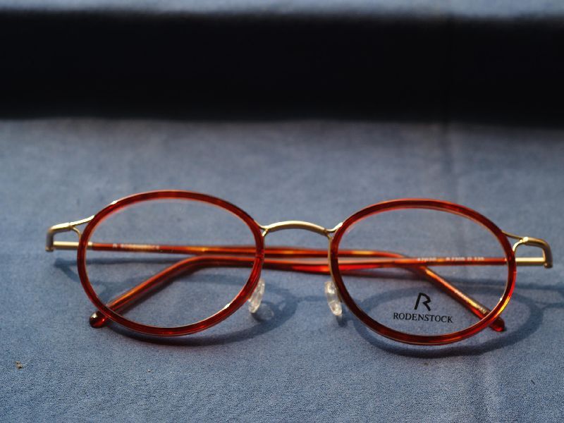 Фотография: Как выбрать женщине после 40 лет очки для чтения №2 - BigPicture.ru