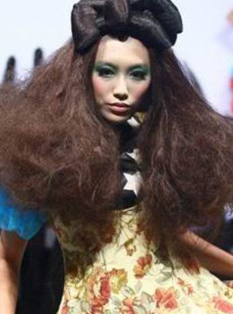 惊爆眼球 6款<em>在家怎么做</em>头型夸张<em>发型</em>颠覆传统