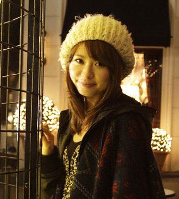 卷发发型日系<em>女生</em>中盘<em>头发</em>的方法<em>长短</em>发混搭帽