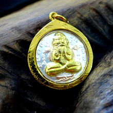 龙婆培蜂王必打掩面佛 泰国佛牌真品 挡小人招