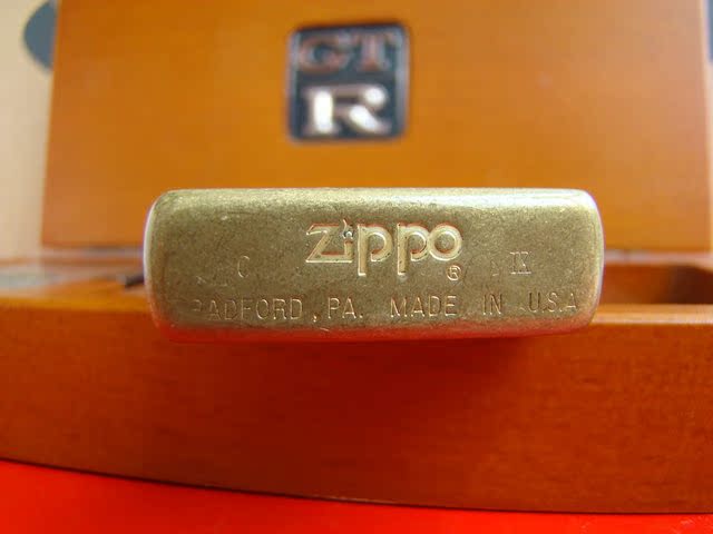 Зажигалка Zippo Оригинальные аутентичные подлинной Zippo зажигалка 1993 Nissan GT-r автомобиль деревянной коробке набор из трех Посвященным Чистая медь, Серебро Зажигалка Zippo Оригинальные аутентичные подлинной Zippo зажигалка 1993 Nissan GT-r автомобиль деревянной коробке набор из трех Посвященным Чистая медь, Серебро