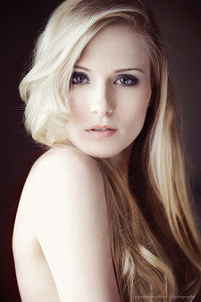 <em>天生</em>黄<em>头发</em>的氧气美女 - 顽兔