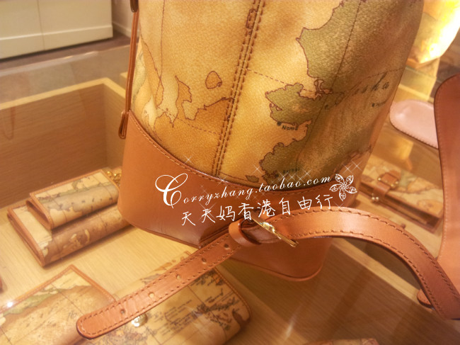 香港買gucci包包的價格和圖片 香港代購Alviero Martini馬天尼地圖包雙肩包旅行包背包D020新款 gucci包包