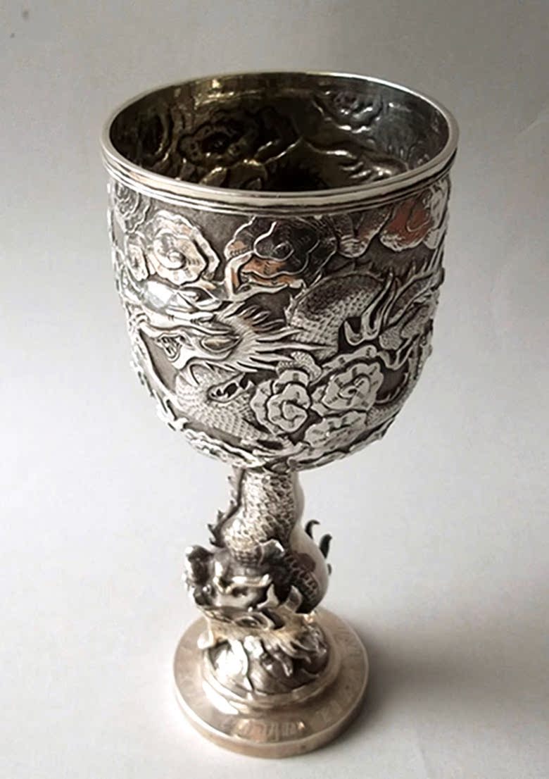 极端奢侈 极品收藏中国晚清出口欧洲银器雕龙高脚杯_新眼镜蛇画派创始人 