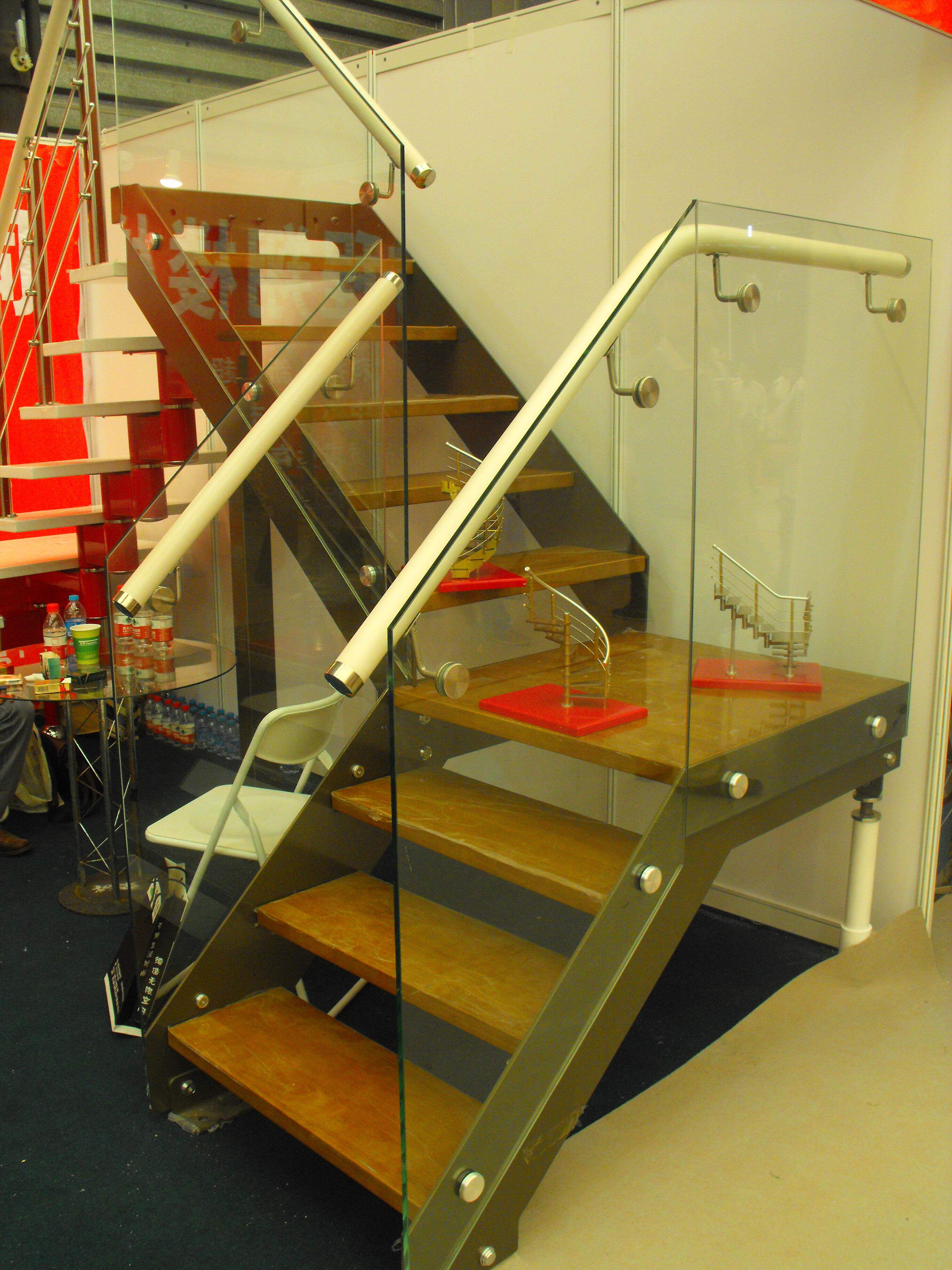 Косоуры 上海厂家直销豪华型龙骨钢木楼梯，全国十佳钢木楼梯，阁楼楼梯 BBK stairs