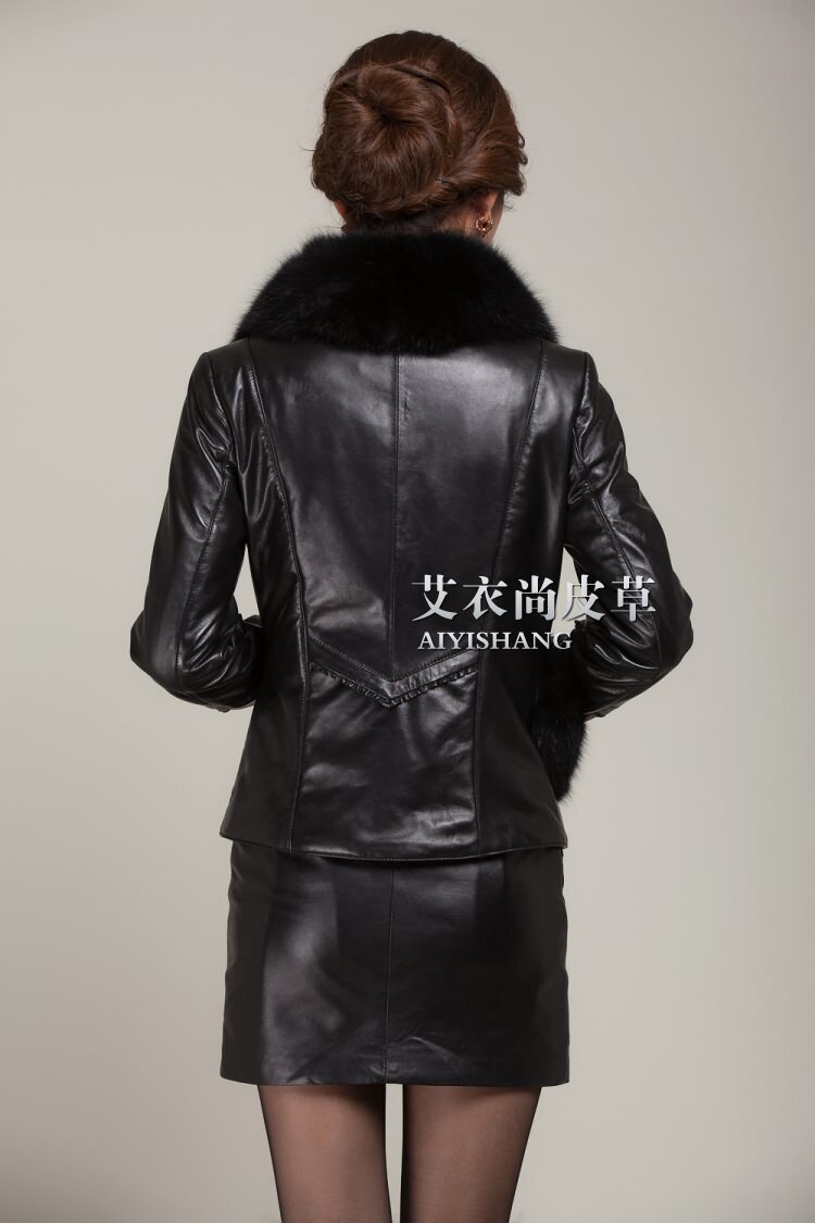 秋冬新款海宁2013真皮<em>皮衣女装</em> 超大狐狸毛领