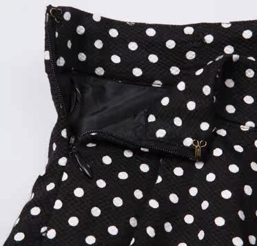 限时3折 <em>艾格</em> <em>ES</em> 春季 <em>波点</em>印花褶锏<em>短裤</em>1303