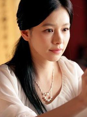 <em>怎样盘</em>蓬松的头发7位中外女星 迷人<em>中分发型</em>_