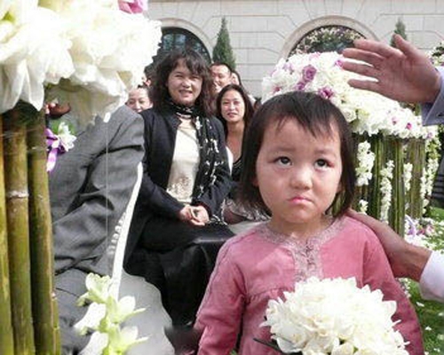 王菲 <em>李亚鹏之女李嫣</em>真容爆光_茶余饭后_宝宝