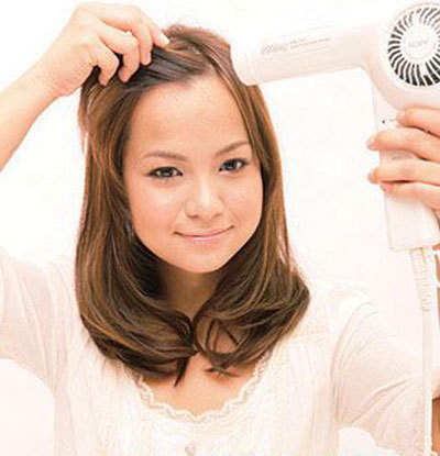 针对不同<em>方脸</em>适合的<em>发型</em>图脸型 教你打造蓬松