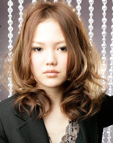 荐!<em>两边推掉的发型</em>6款动感卷发冬日不再压抑_