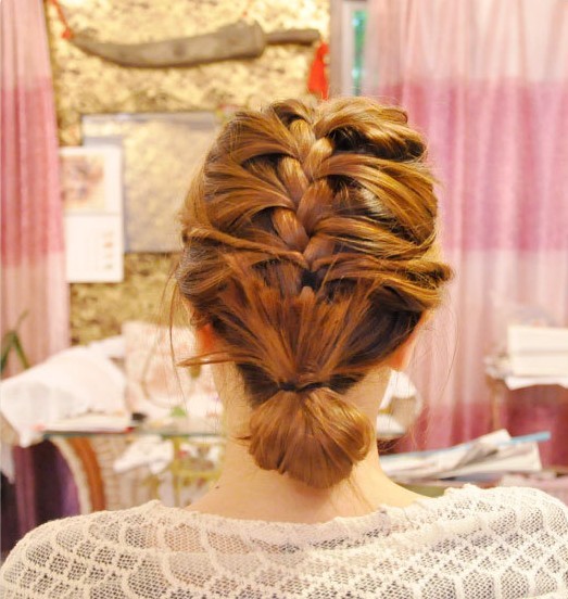 秋季流行简单实用男生<em>好看</em>的<em>发型梳法发型</em>教程