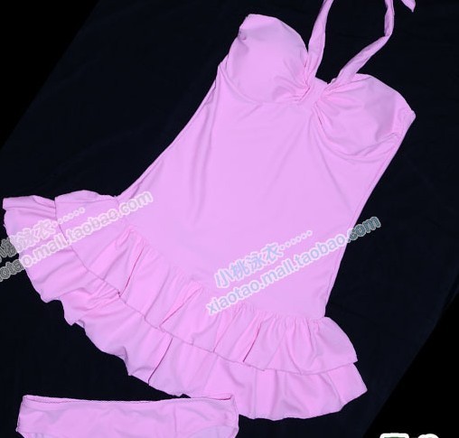 求连体,从正中间系带子的泳衣,大致样子见贴内