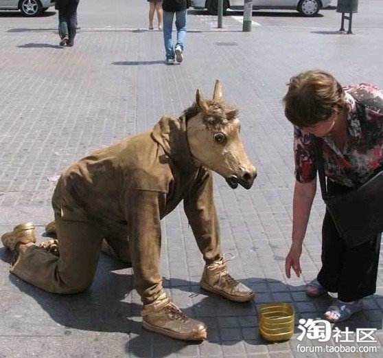 搞笑 世上最" 雷" 人的乞丐