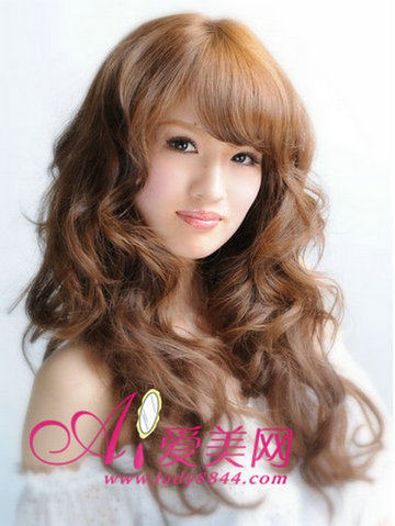 恋爱<em>女生</em>齐刘海的<em>剪法</em>季节夏之盛约会<em>发型</em>增添