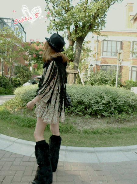 <em>喇叭袖开衫</em>+流苏围巾+长靴 笨笨粉猪靓搭_姜0